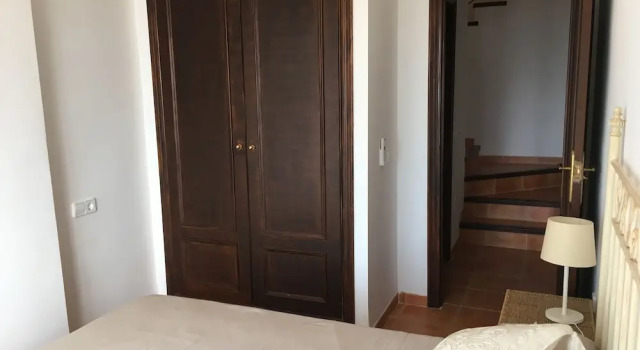 Bungalows Villa Vista, Забронировать Вилла Отели Альтеа с парковкой, рядом с Русская православная церковь Св. Архангела Михаила в Альтее, Парковка