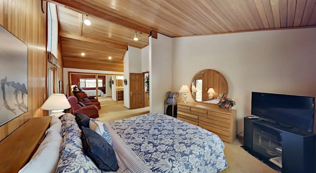 Wooded Getaway W/ 2 Living Areas & Shuttle 3 Bedroom Home