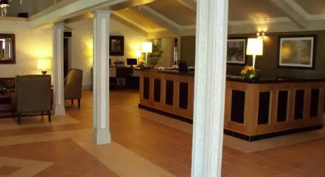 Festival Courtyard Inn, Varaa Hotelli Stratford 