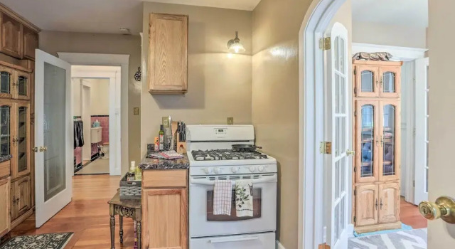 Historic Reno Home on Riverwalk: 1 Mi to Midtown, Забронировать Отель Отели Рино 3 звезды, рядом с Ратуша округа Уошо, 3*