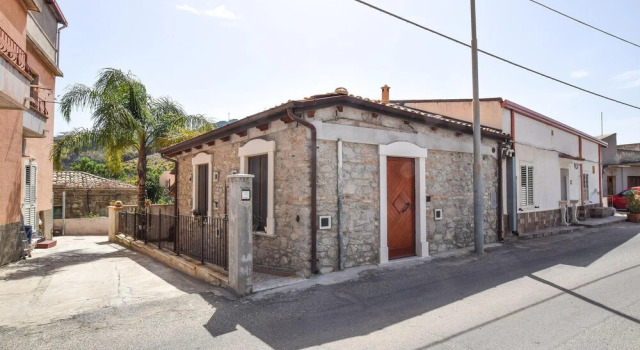 Nice Home in Reggio Calabria With Wifi and 1 Bedrooms