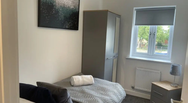 Beautiful 3-bed House in Derby With Parking
