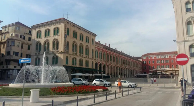 Nina, apartment in city centre, Prenota Appartamento Splitska 