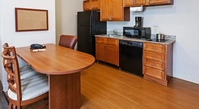 Четырёхместный люкс Candlewood Suites Baytown by IHG