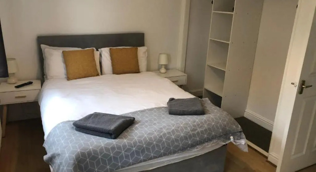 Коттедж House number 12 sleeps up to 4 with Smart TVs in every room