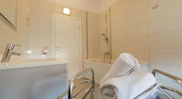 Luxury Apartment in Private Home With Private Pool & Garden, Bbq, Wifi, Parking