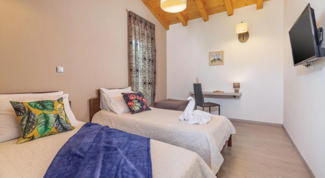Awesome Home in Stinjan with Hot Tub, WiFi & 4 Bedrooms, Забронировать Отель Отели Штиньян 4 звезды, 4*
