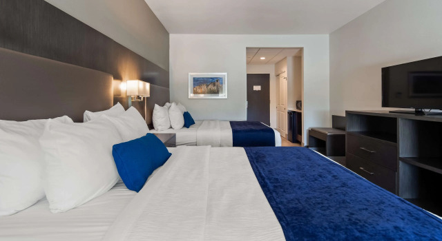 Четырёхместный номер Standard Best Western Plus Roland Inn & Suites