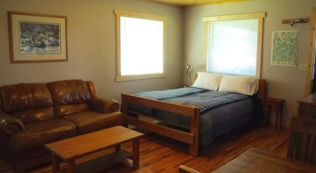 Canyon Cabins Lodging, Book Hotel Gallatin Gateway Montana