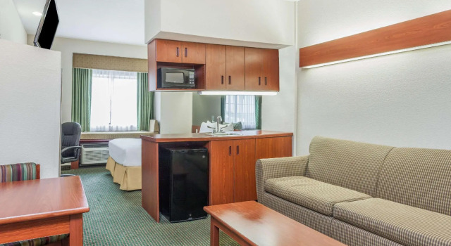 Двухместный люкс Days Inn by Wyndham near Kansas Speedway