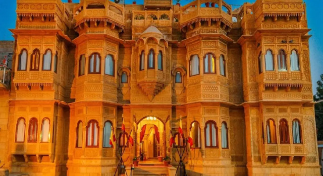 Hotel Lal Garh Fort And Palace, Rezerwuj Hotel Hotele w Rajasthan z parkingiem, Parking