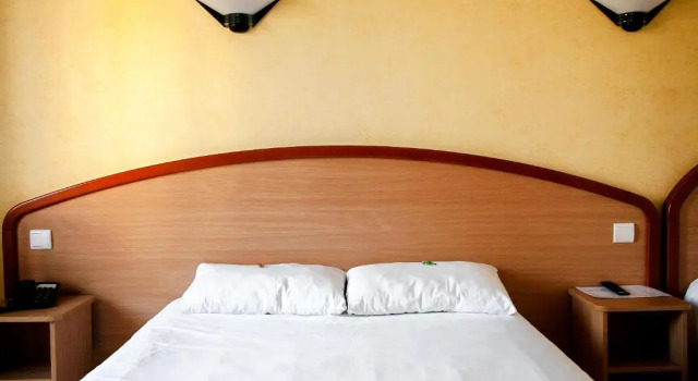 Номер Standard Logis Hôtel du Commerce