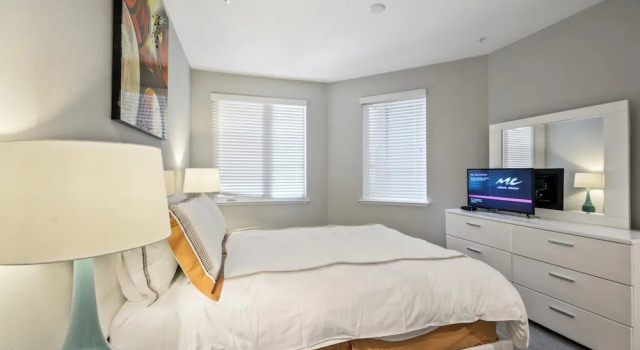Апартаменты Luxury Bluebird Suites near Facebook HQ
