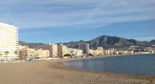 Апартаменты Apartamento Capri Los Boliches Wifi gratis Beach 100m