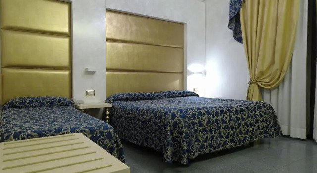 Трёхместный номер Standard Hotel Ambassador