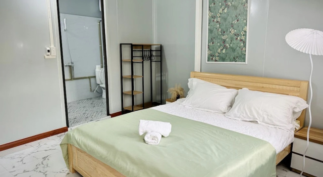 Local Me - Exclusive Centre House