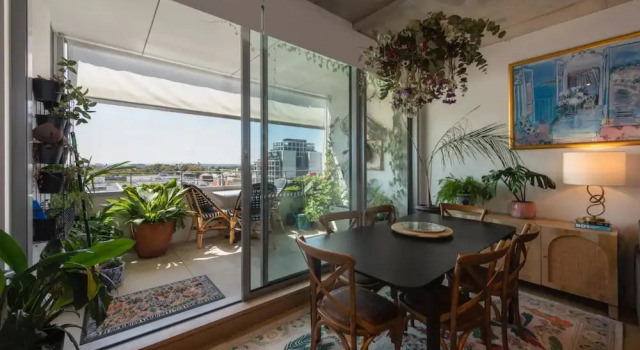 Brunswick Retreat! 5th Floor 1-bed Unit w Parking, Забронировать Апартаменты/квартира Мельбурн Melbourne Region, рядом с Стадион «Айкон Парк»