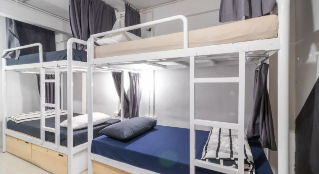 Кровать в общем номере Beige Poshtels + Netflix