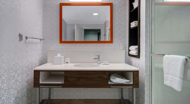 Четырёхместный люкс Hampton Inn & Suites Yonkers