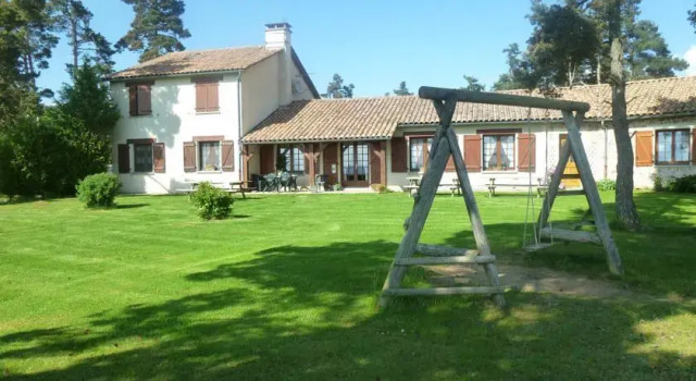 Auberge les Volpilières, Book Hostel / Vandrerhjem Hostels i Cantal, Hostel / Vandrerhjem