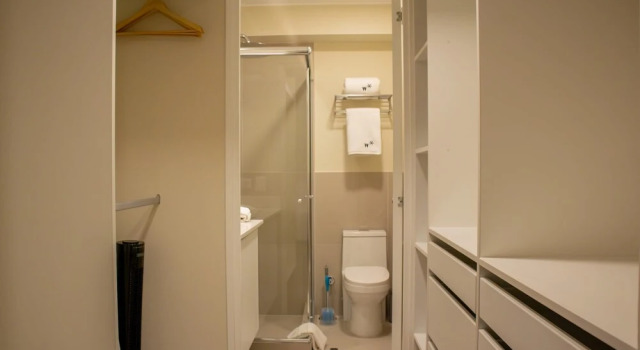 Апартаменты w Striking 1BR w Perfect Balcony Near Kennedy Park