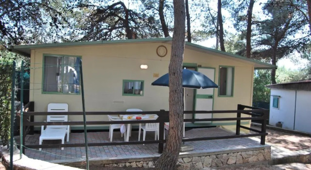 2 soveværelser i standard- Enkelt værelse Villaggio Punta Lunga Camping
