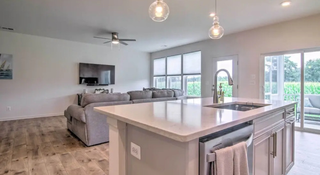 Апартаменты 4 Mi to Bethany Beach: Townhome w/ Screened Porch