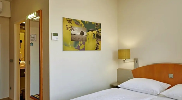 Номер Comfort H+ Hotel Köln Hürth