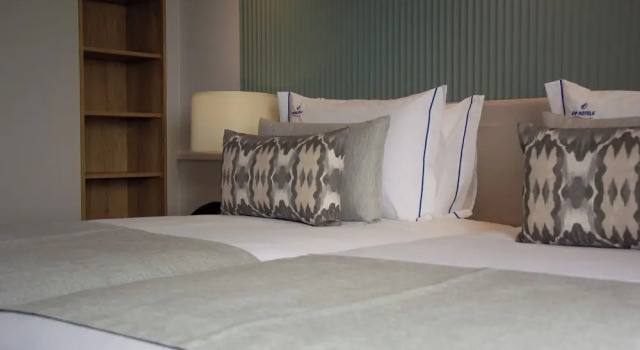 Трёхместный номер Standard c 1 комнатой VIP Executive Suites do Marquês Hotel