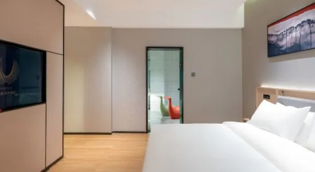 Люкс Korla Golden Phoenix Business Hotel (Grand Bazaar Peacock River)