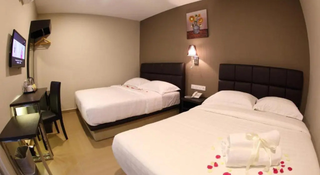 Четырёхместный номер Superior GL Hotel Kluang