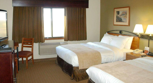 Четырёхместный номер Standard Red Lion Inn & Suites Grimes