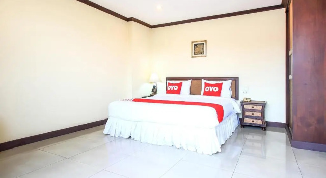 Люкс OYO 383 White inn hotel