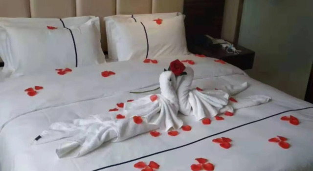 Royal Hotel, Rezervovat Hotel Čeng-čou Henan