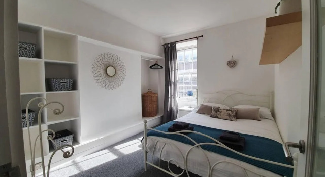 Lovely 2 Bedroom Flat in the Heart of the City, Забронировать Апартаменты/квартира Отели Эдинбурга с парковкой, рядом с Памятник Вальтеру Скотту, Парковка