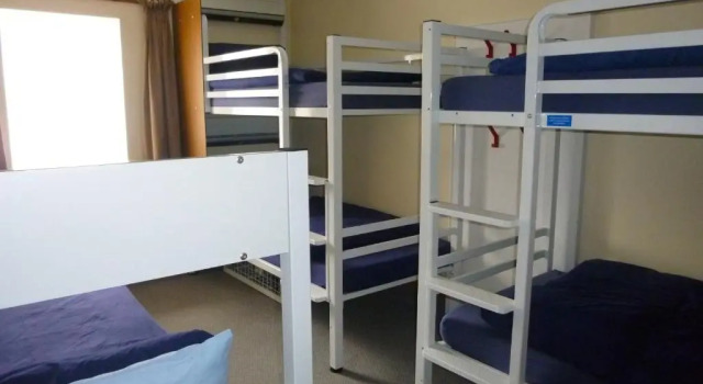 Кровать в общем номере (женский номер) Port Charlotte Youth Hostel
