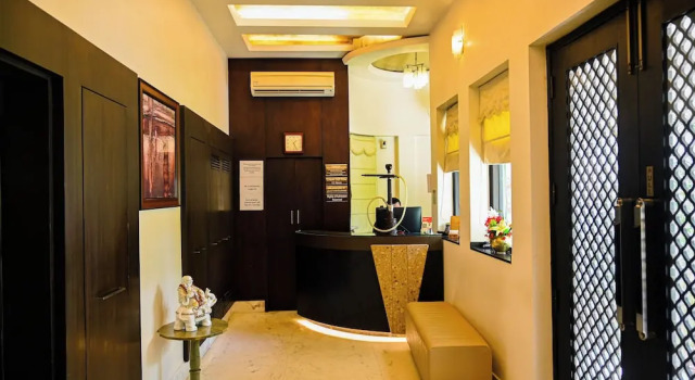 Hotel Cresent Near Assi Ghat