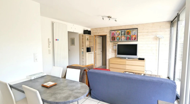 Apartment With one Bedroom in Clermont-ferrand, With Enclosed Garden a, Забронировать Апартаменты/квартира Отели Клермон-Ферран с парковкой, рядом с Больница «Эстен», Парковка