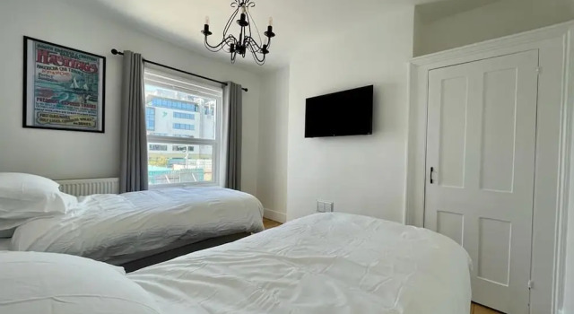 Hastings Stunning Town Centre 2 bed House, Забронировать Отель Отели Исторического графства Суссекса с парковкой, Парковка