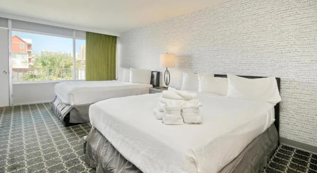 Четырёхместный номер Standard Waikiki Village Retro Motel by Oceana Resorts