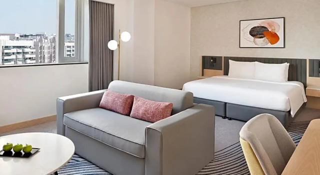 Двухместный полулюкс клубный Crowne Plaza - Dubai Jumeirah by IHG