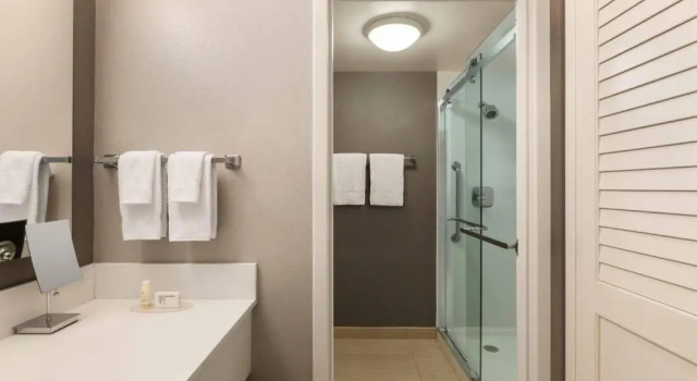 Четырёхместный номер Standard Отель Courtyard by Marriott Fort Myers Cape Coral