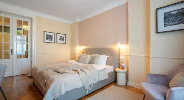 Romanian Athenaeum Flat - Refined 3BR Steps from Calea Victoriei, Prenota Appartamento Bucarest Muntenia