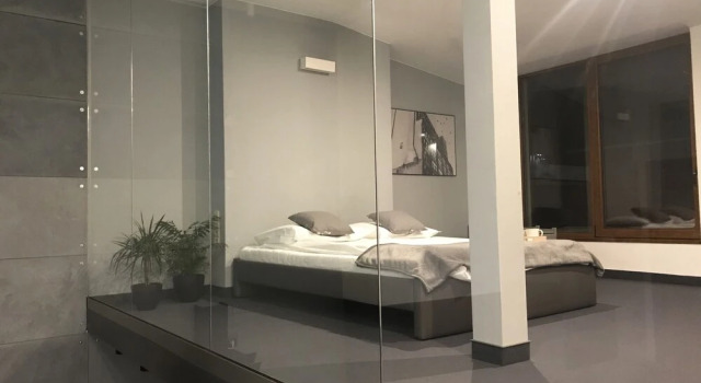 Młyńska 8 Apartament z prywatnym basenem, Забронировать Апартаменты/квартира Отели Бельско-Бялы с парковкой, рядом с Bielska BWA Gallery, Парковка