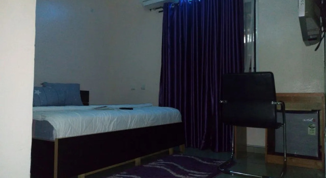Multifield Hotel & Suites