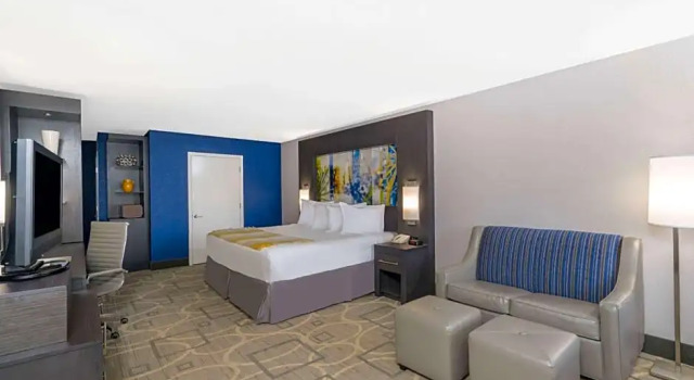 Двухместный люкс Days Inn by Wyndham Asheville Downtown North