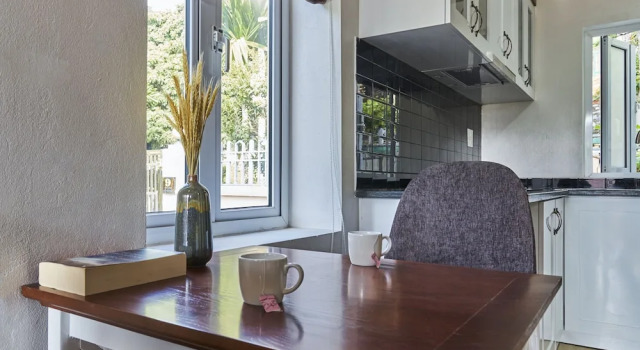 Little Colmar - Homestay & Pottery Studio, Reservar Hotel Ha Long 