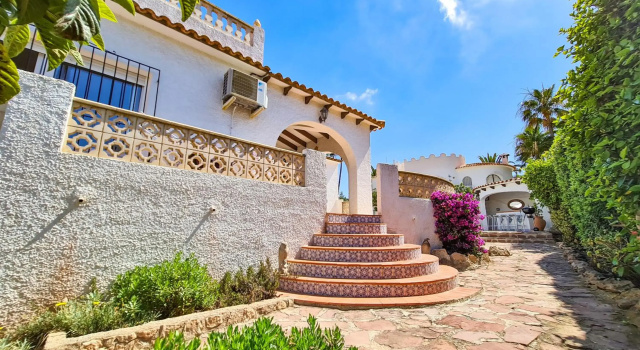 A012 - Acogedora casa de estilo tradicional con piscina privada en la Calalga Calpe