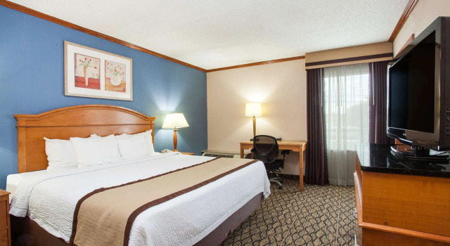 Baymont by Wyndham Madison Heights Detroit Area