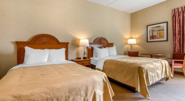 Четырёхместный номер Standard Quality Inn & Suites Mansfield